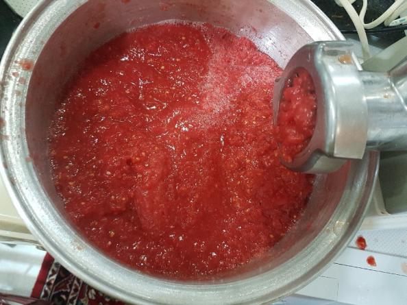 روش کامل تهیه انواع رب گوجه فرنگی غلیظ
